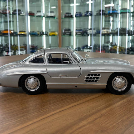Minichamps Mercedes-Benz 300 SL 1955 1:18 Silver Diecast Model Car with Opening Doors - scale model for display