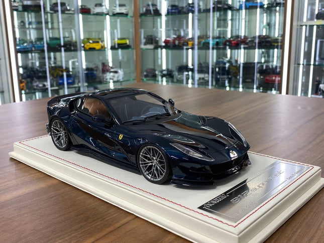 Davis and Giovanni Ferrari 812 Superfast 1:18 Resin Model Chameleon Limited - detailed collector display model