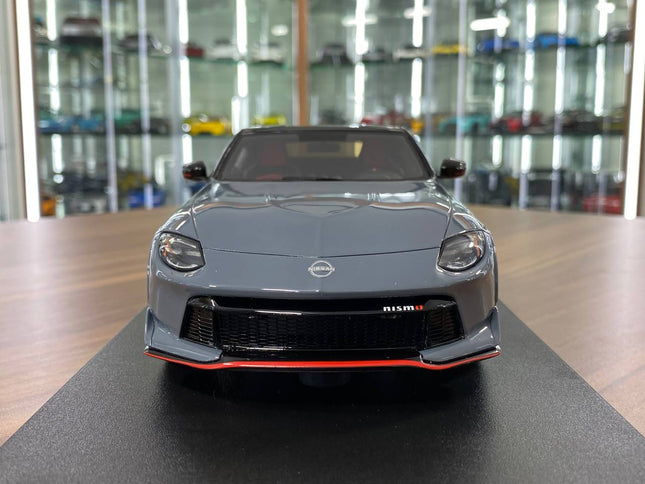 GT Spirit Nissan Fairlady Z Nismo Pandem 1:18 Grey Resin Model - studio product photo of the scale model