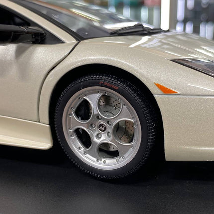 AutoArt Lamborghini Murciélago Balloon White 1:18 Diecast Model Car - detailed die-cast style model