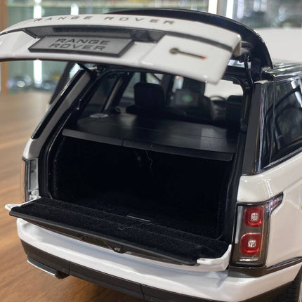LCD Model Land Rover Range Rover SV Autobiography Dynamic 2017 White 1:18 Diecast Model Car - scale model for display