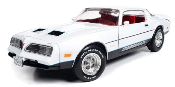 1:18 scale 1977 Pontiac Firebird Formula diecast model car in white with red interior