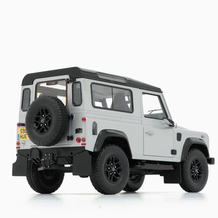 https://www.mydiecastcars.com/wp-content/uploads/2018/09/range-rover-90-silver-2.jpg