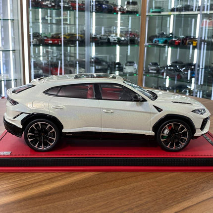 MR Collection 1/18 Lamborghini URUS S Resin Model White Chameleon Limited 3 Pcs - collectible scale model car