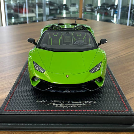 MR Collection 1:18 Lamborghini Huracan Performante Spyder Verde Mante Pearl Resin - studio product photo of the scale model