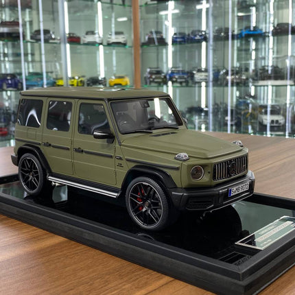 Motor-Helix 1:18 Mercedes-Benz G-Class G63 AMG W463 V8 Biturbo 2019 Army Green Diecast Model Car - detailed collector display