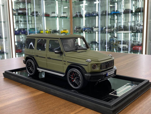 Motor-Helix 1:18 Mercedes-Benz G-Class G63 AMG W463 V8 Biturbo 2019 Army Green Diecast Model Car - detailed collector display