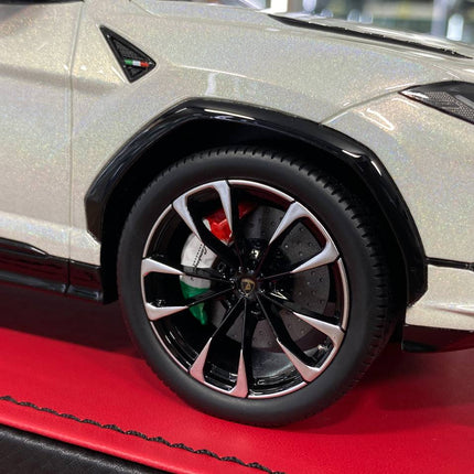 MR Collection 1/18 Lamborghini URUS S Resin Model White Chameleon Limited 3 Pcs - collector edition scale model