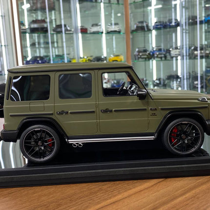 Motor-Helix 1:18 Mercedes-Benz G-Class G63 AMG W463 V8 Biturbo 2019 Army Green Diecast Model Car - collectible scale model ca