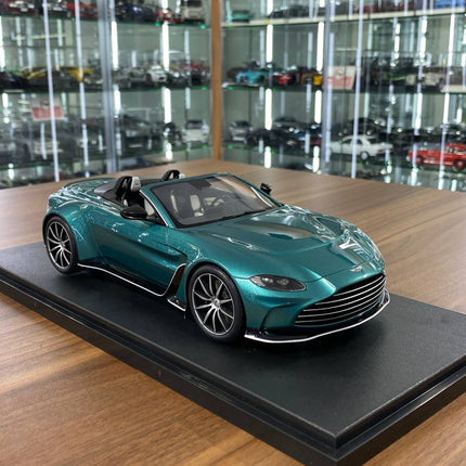 GT Spirit 1/18 Aston Martin V12 Vantage Roadster 2023 Green Resin Model - detailed collector display model