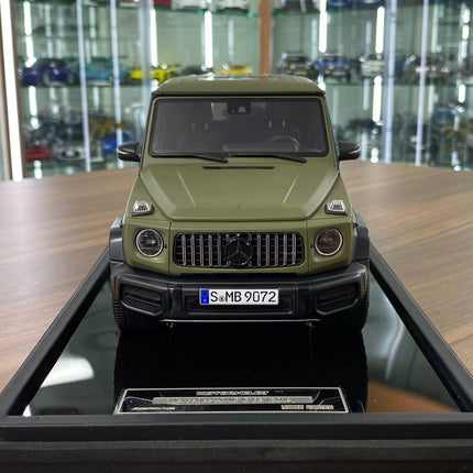 Motor-Helix 1:18 Mercedes-Benz G-Class G63 AMG W463 V8 Biturbo 2019 Army Green Diecast Model Car - studio product photo of th