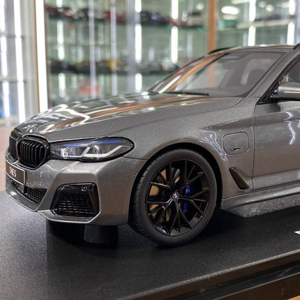 GT Spirit BMW 1:18 Grey Resin Model Car - detailed die-cast style model