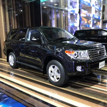 Kyosho 1:18 Toyota Land Cruiser 200 Black Resin Model Car - detailed collector display model