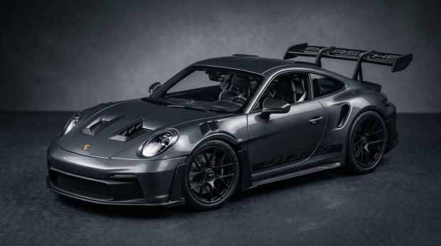 1:13–1:18 scale diecast models