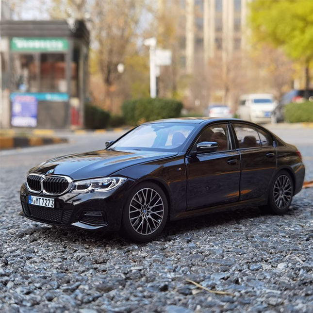 Norev BMW 330i G20 2019 White 1:18 Diecast Model Car - detailed collector display model
