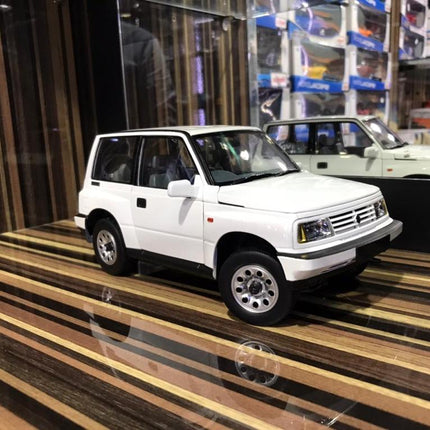LCD Model Suzuki Vitara White 1:18 Diecast Model Car - detailed collector display model