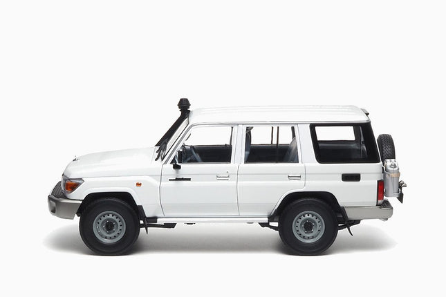 https://www.mydiecastcars.com/wp-content/uploads/2024/07/toyota-land-cruiser-white-almost-real-white-2.jpg
