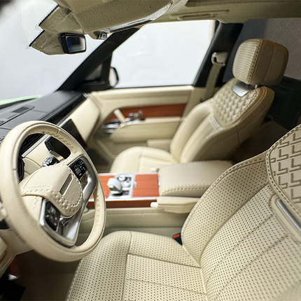 Motorhelix Land Rover Range Rover Premium Genesis Extended Edition 1:18 Resin Model Car - scale replica for enthusiasts