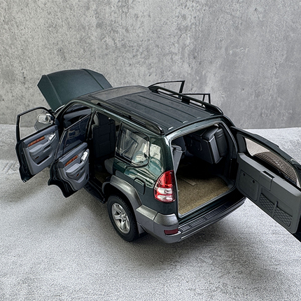 FAW Toyota YX Prado GX 2008 White 1:18 Diecast Model Car - showroom-quality model replica