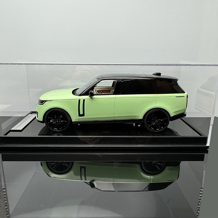 Motorhelix Land Rover Range Rover Premium Genesis Extended Edition 1:18 Resin Model Car - scale model for display