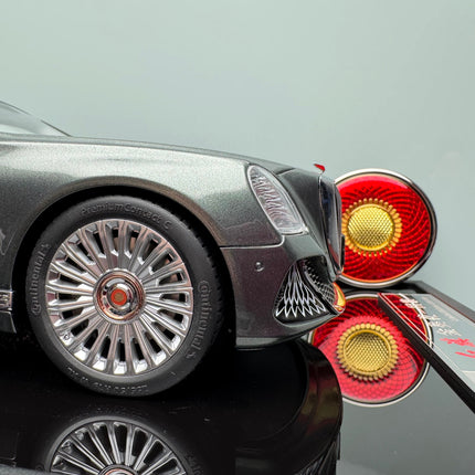 YX Car Model Hongqi Guoya Silver Hardcover Limited Edition 1:18 Resin Model Car - hand-finished display model