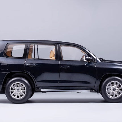 KengFai Kengfei Original Factory Toyota Land Cruiser LC200 Green 1:18 Diecast Model Car - detailed die-cast style model