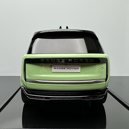 Motorhelix Land Rover Range Rover Premium Genesis Extended Edition 1:18 Resin Model Car - collector display piece