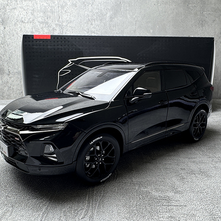 YX Car Model Chevrolet Blazer RS Black 1:18 Diecast Model Car - hand-finished display model