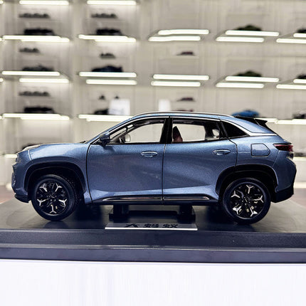 YX Car Model Chery Big Ant New Energy SUV Simulation 1:18 Diecast Model Car - studio product photo of the scale model
