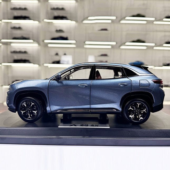 YX Car Model Chery Big Ant New Energy SUV Simulation 1:18 Diecast Model Car - studio product photo of the scale model