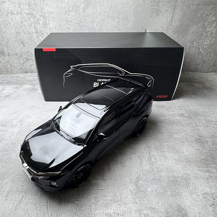 YX Car Model Chevrolet Blazer RS Black 1:18 Diecast Model Car - studio product photo of the scale model