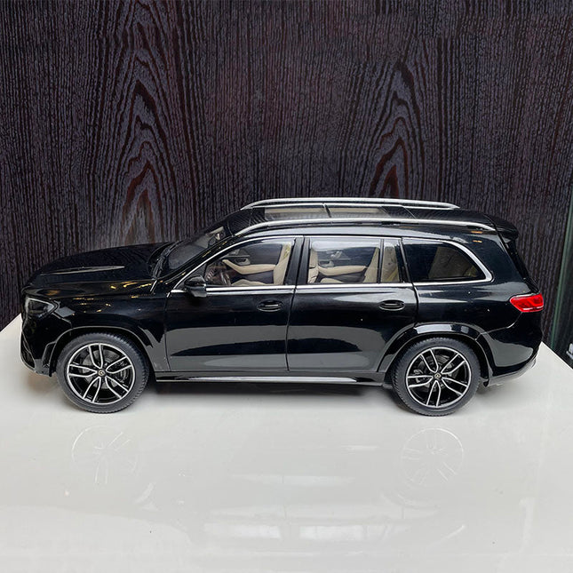Mercedes Benz GLS AMG X167 Black 1:18 Diecast Model Car - studio product photo of the scale model