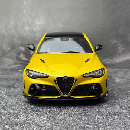 Solido Alfa Romeo Giulia GTA 2019 Red 1:18 Diecast Model Car - collectible scale model car
