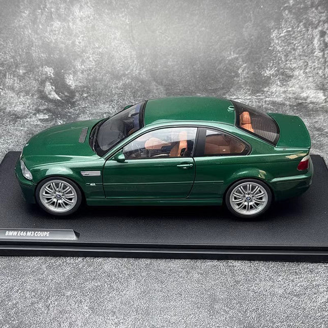 Solido BMW M3 E46 Coupe 2000 Green 1:18 Diecast Model Car - studio product photo of the scale model