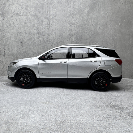 SAIC-GM Chevrolet Equinox Redline Black 1:18 Diecast Model Car - studio product photo of the scale model