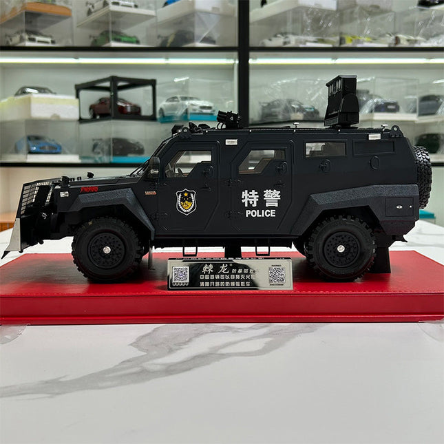 MB Jilong Explosion proof Evacuation Vehicle Static Special Police 1:18 Resin Model Car - studio product photo of the scale m