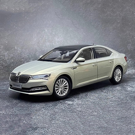 SAIC Volkswagen YX Skoda Speedster Vault of Heavenly Gold 1:18 Diecast Model Car - studio product photo of the scale model