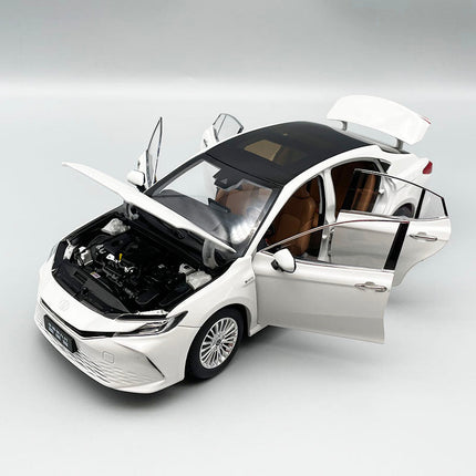 YX Car Model Toyota Camry 2024 9th Gen White 1:18 Diecast Model Car - premium collector scale model