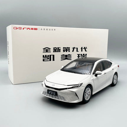 YX Car Model Toyota Camry 2024 9th Gen White 1:18 Diecast Model Car - studio product photo of the scale model