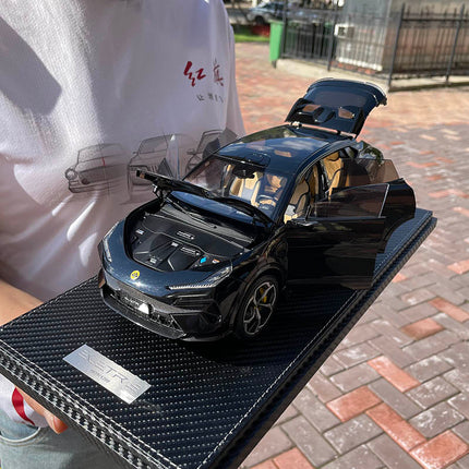 NYO Lotus Eletre SUV Collector's Edition 1:18 Diecast Model Car - model display piece for collectors