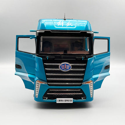 YX Car Model Jiefang J7 Traction Head Transport Truck Blue 1:24 Diecast Model Truck - studio product photo of the scale model
