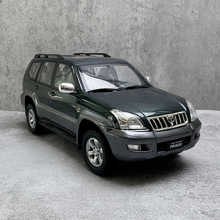 FAW Toyota YX Prado GX 2008 White 1:18 Diecast Model Car - studio product photo of the scale model