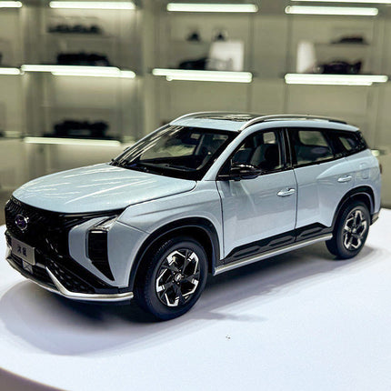 Original Manufacturer Hyundai MUFASA ix35 2023 Silver Metallic 1:18 Diecast Model Car - studio product photo of the scale mod