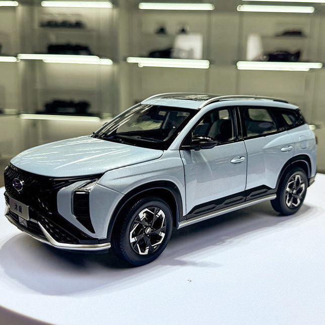 Original Manufacturer Hyundai MUFASA ix35 2023 Silver Metallic 1:18 Diecast Model Car - studio product photo of the scale mod