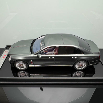 YX Car Model Hongqi Guoya Silver Hardcover Limited Edition 1:18 Resin Model Car - collectible scale model car