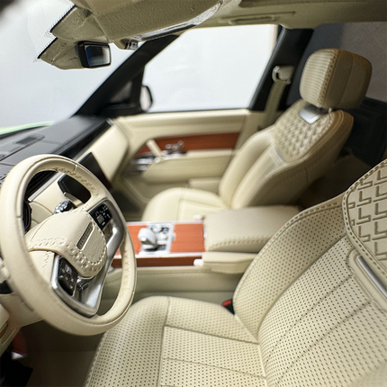 Motorhelix Land Rover Range Rover Premium Genesis Extended Edition 1:18 Resin Model Car - premium collector scale model