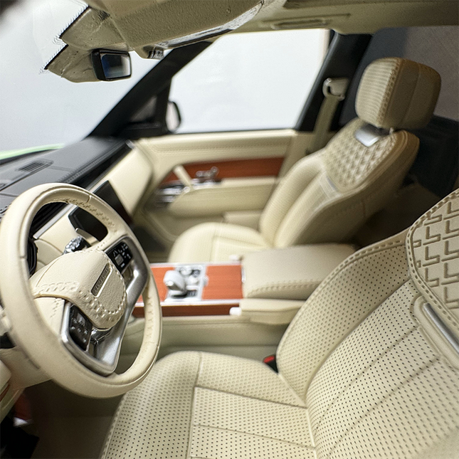 Motorhelix Land Rover Range Rover Premium Genesis Extended Edition 1:18 Resin Model Car - premium collector scale model