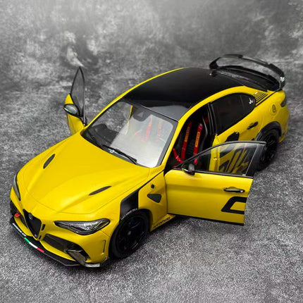 Solido Alfa Romeo Giulia GTA 2019 Red 1:18 Diecast Model Car - scale model for display