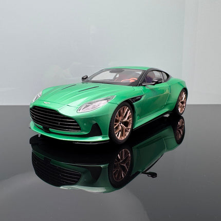 Xiao Guang Aston Martin DB12 Silver 1:18 Diecast Model Car - model display piece for collectors